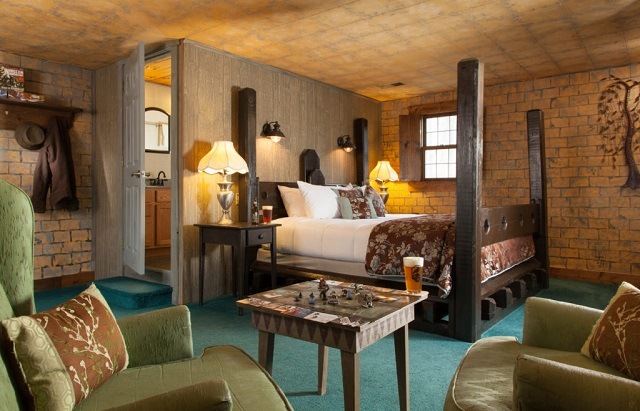 sexiest hotel rooms castle ravenwood ohio