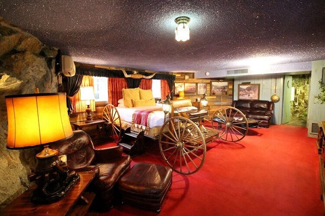 sexiest hotel rooms madonna inn california